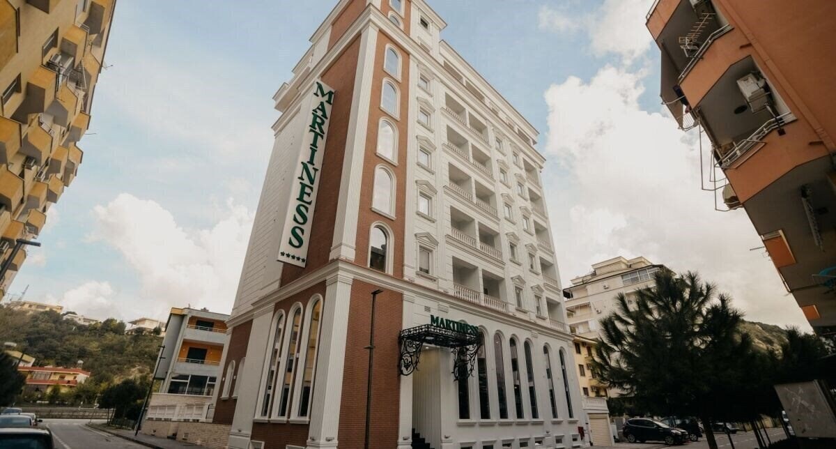 Отель Hotel Martiness 4*